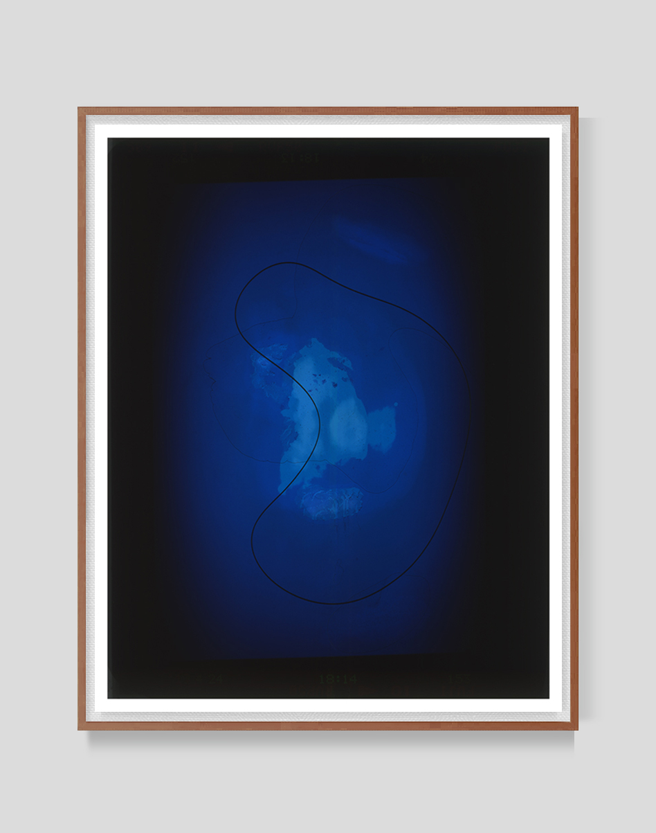 film068 - 불특정한 대상을 촬영한 아날로그 필름을 변형 시키거나 후조작 하여 전혀 다른 문법의 이미지로 변화 시킨 작품입니다. film068 - 불특정한 대상을 촬영한 아날로그 필름을 변형 시키거나 후조작 하여 전혀 다른 문법의 이미지로 변화 시킨 작품입니다.