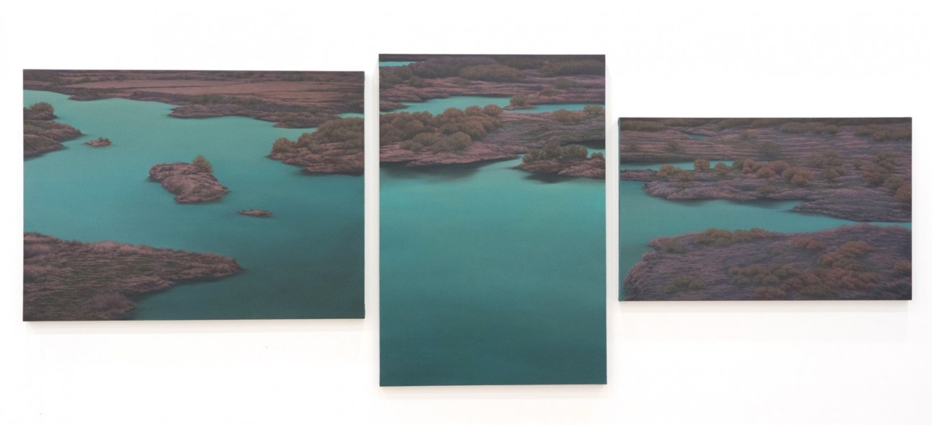 왼쪽부터: 열섬 18_1 130.3x97cm, oil on canvas, 2018 / 열섬 18_2 89.4x130.3cm, oil on canvas, 2018 / 열섬 18_3 116.8x72.7cm, oil on canvas, 2018