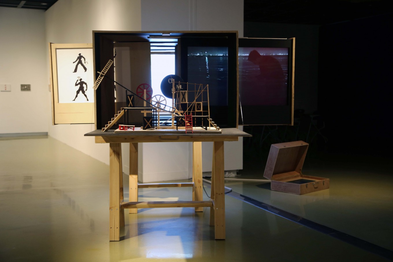 누구나에게나 파랑새는 있다 2019, 혼합재료, 가변설치