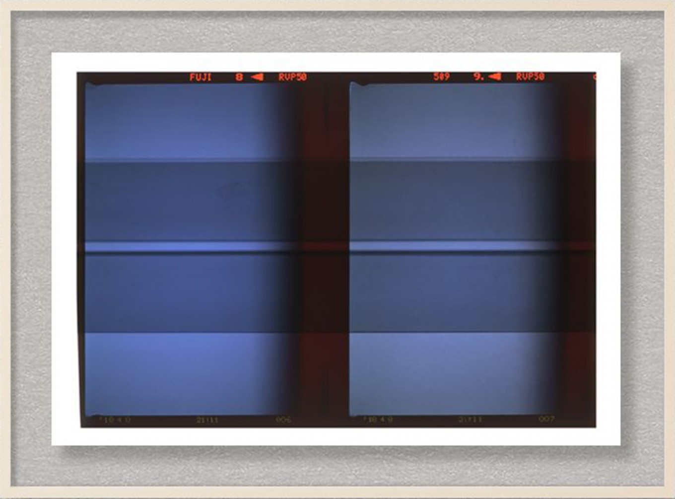 film062-2 - 불특정한 대상을 촬영한 아날로그 필름을 변형 시키거나 후조작 하여 전혀 다른 문법의 이미지로 변화 시킨 작품입니다.