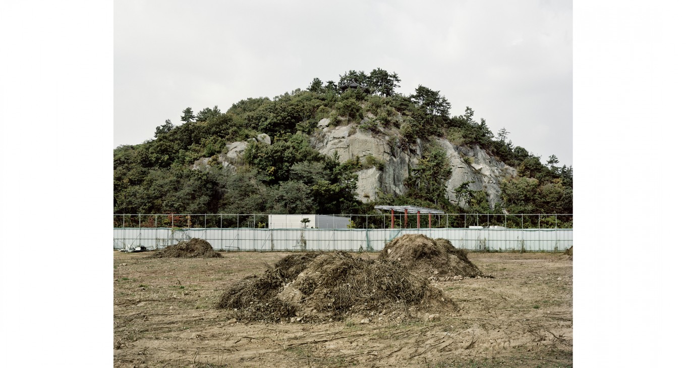 CR043-04, 100x125cm, Pigment Ink on Lust Glasier, 2015