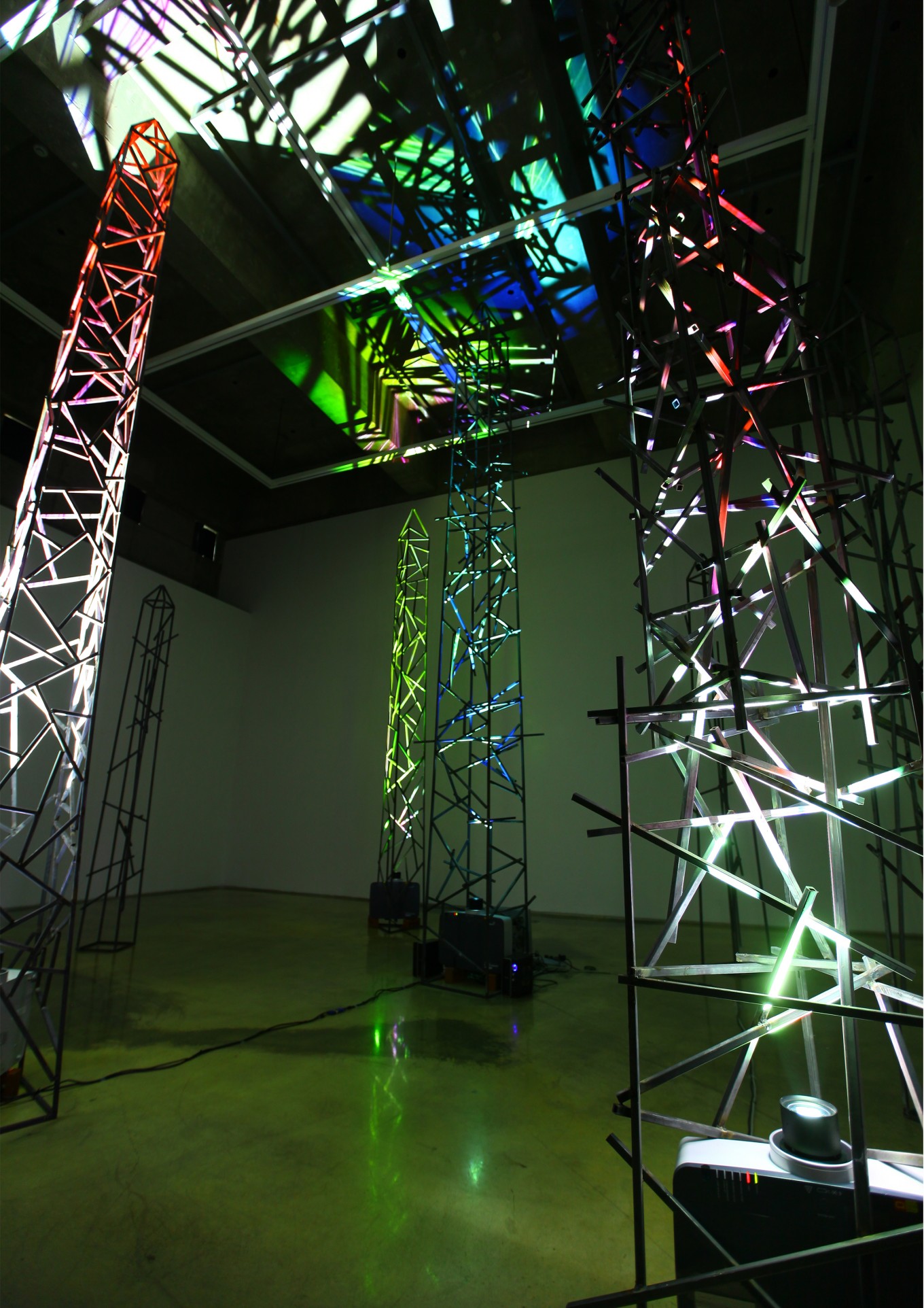 Light &#038;amp; Obelisk  / 오벨리스크를 현대적으로 재해석하여 만든 철 구조물과 빛의 영상을 결합한 작품