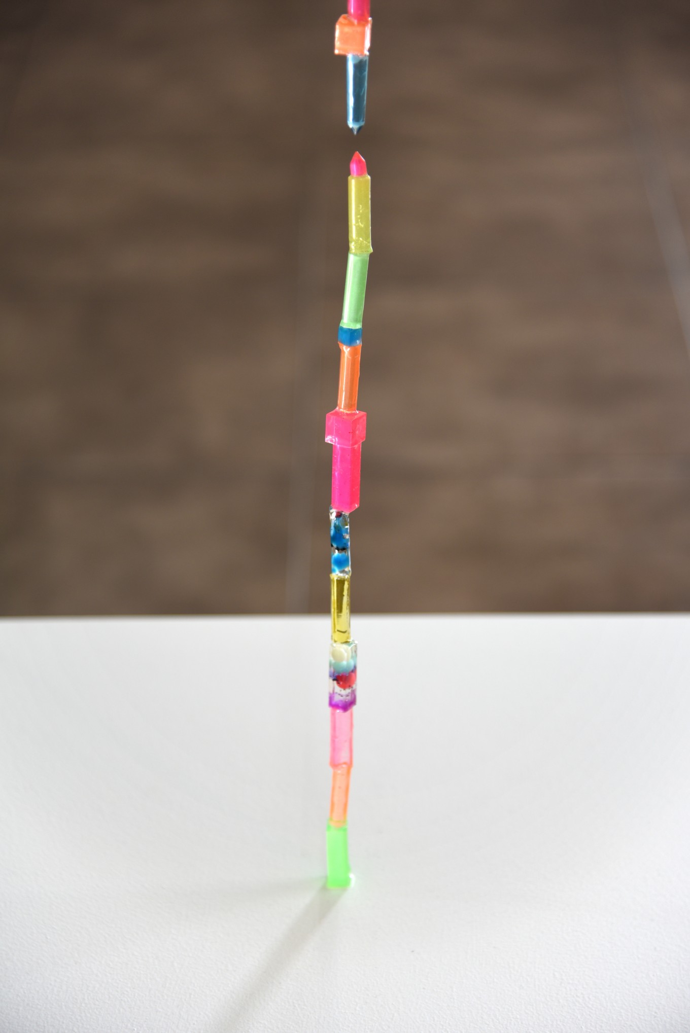 Gallstone #4 / 레진, 안료, 비즈, 글리터, 와이어, 판넬 / 가변크기 / 2020 / Detail View