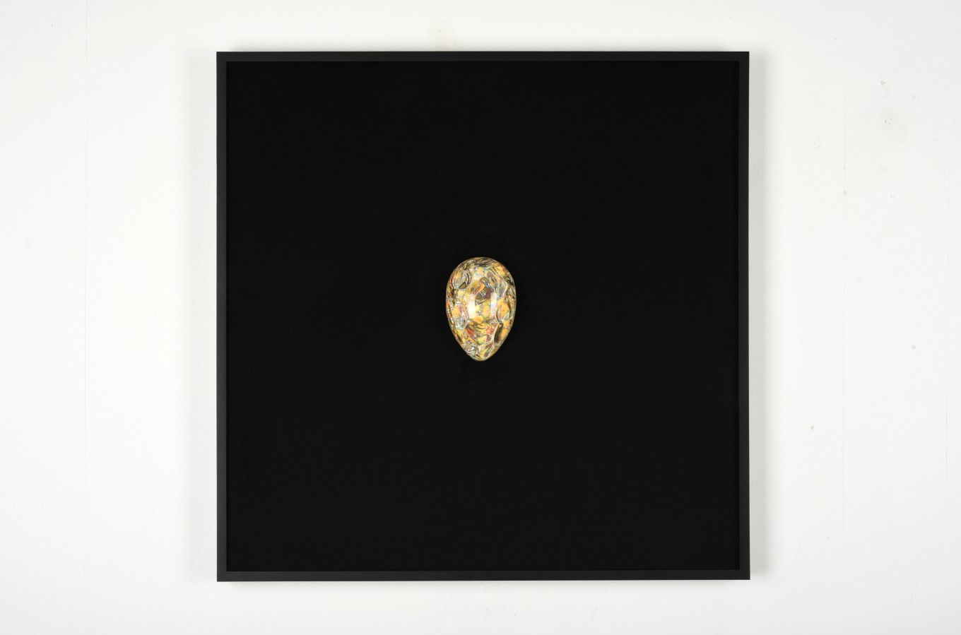 Gallstone #15 / 레진, 홀로그램 필름, 글리터, 판넬, 천 / 61.5x61.5x10cm / 2020 