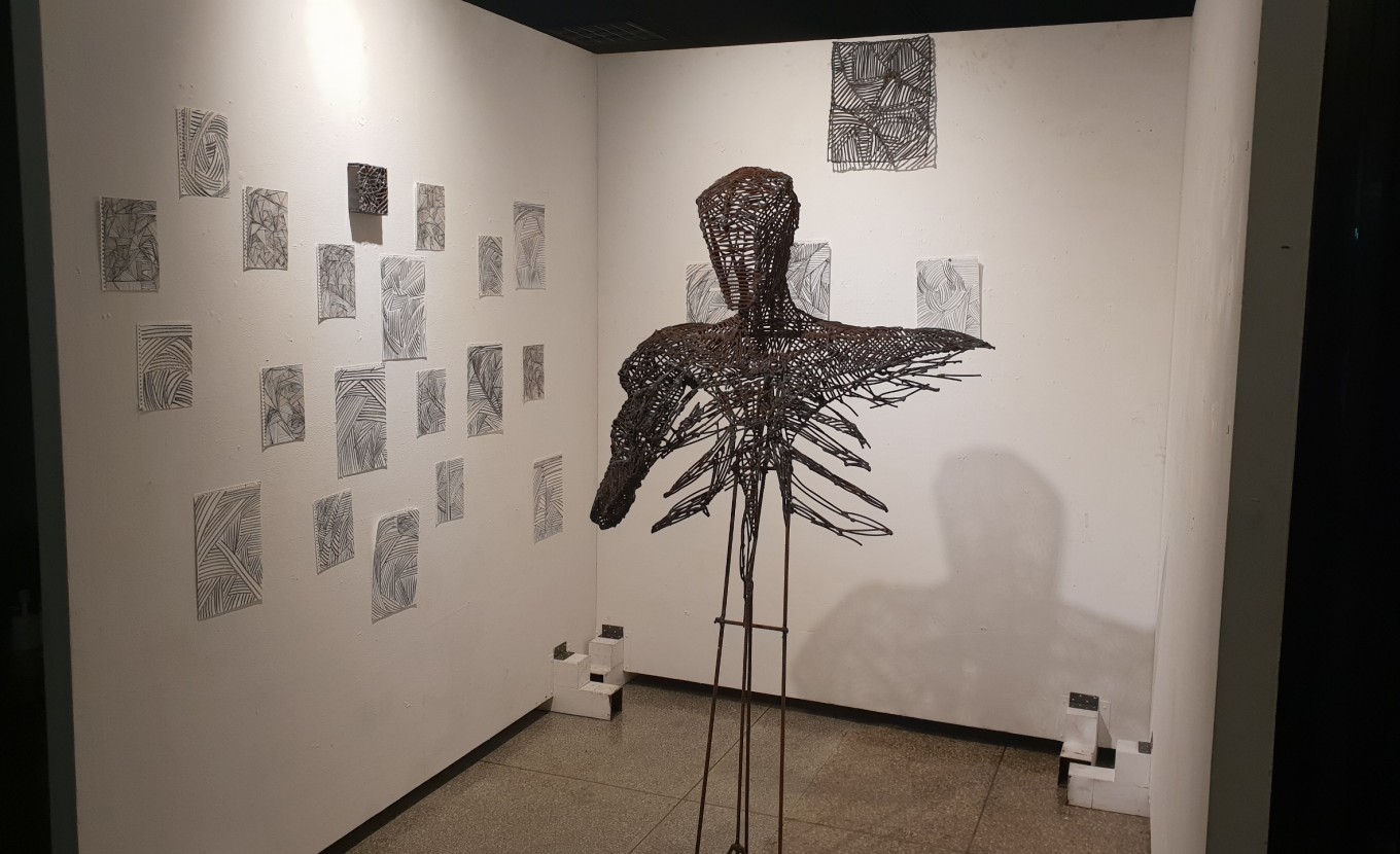 채우는 것에 대하여 Ver.인체 / 110x188cm / 철, 드로잉/ 2021