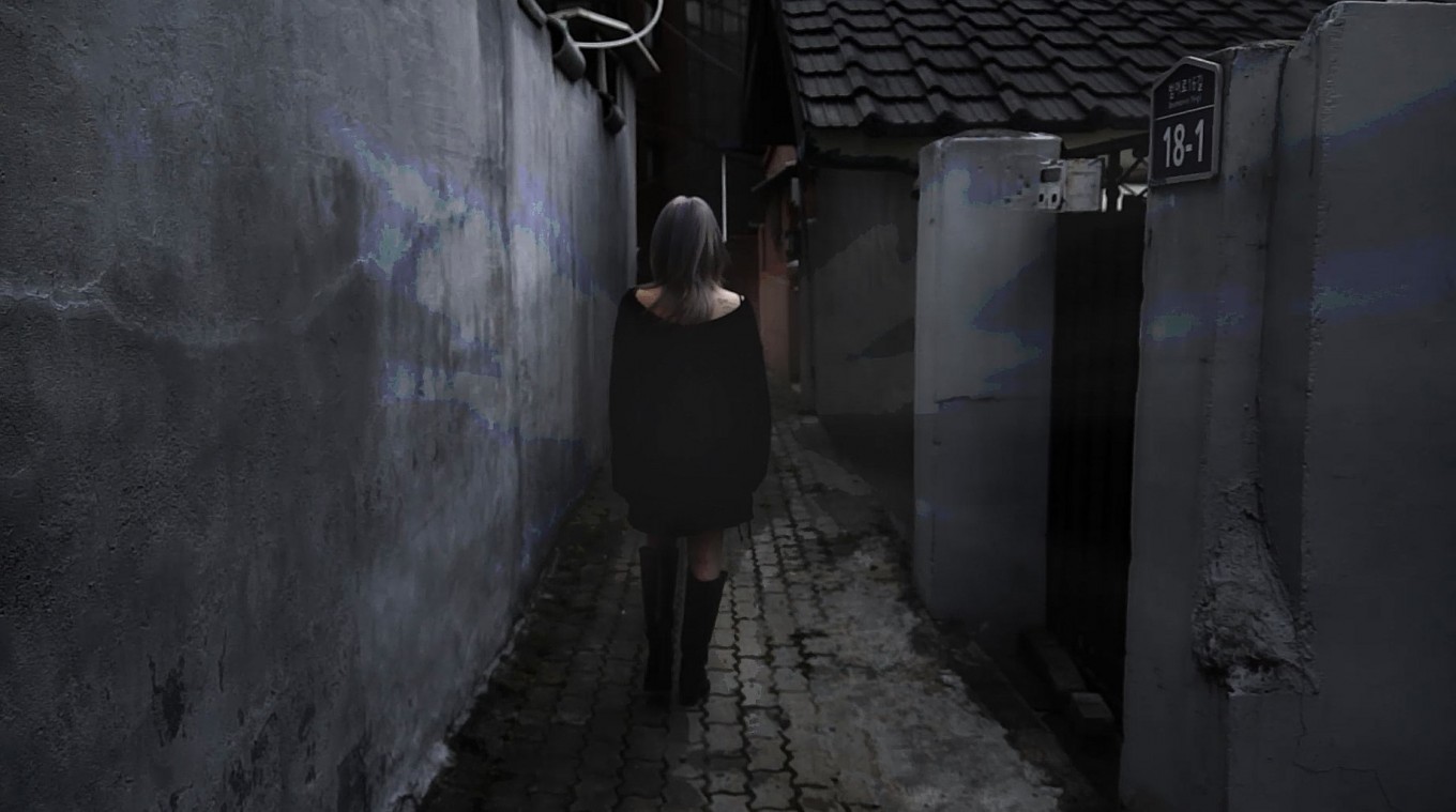 너의 뒷모습이 나에게 전하는 것 / 싱글채널 / 16;9 / L00;02;02_2020