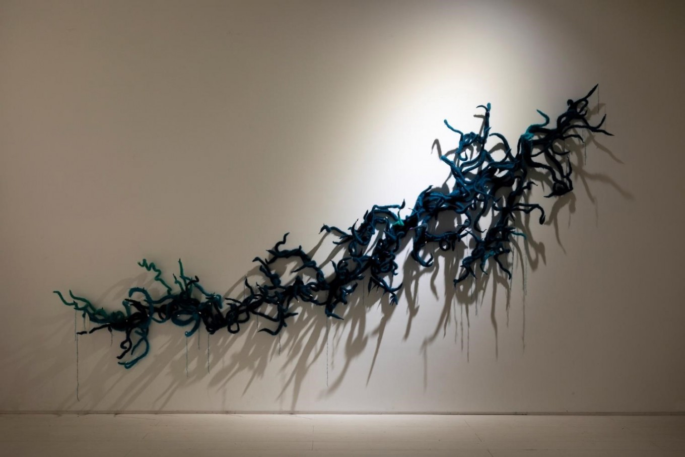 도꼬마리2 _  알루미늄, 백업, 실, 양모, 수지, Installation , 2019 